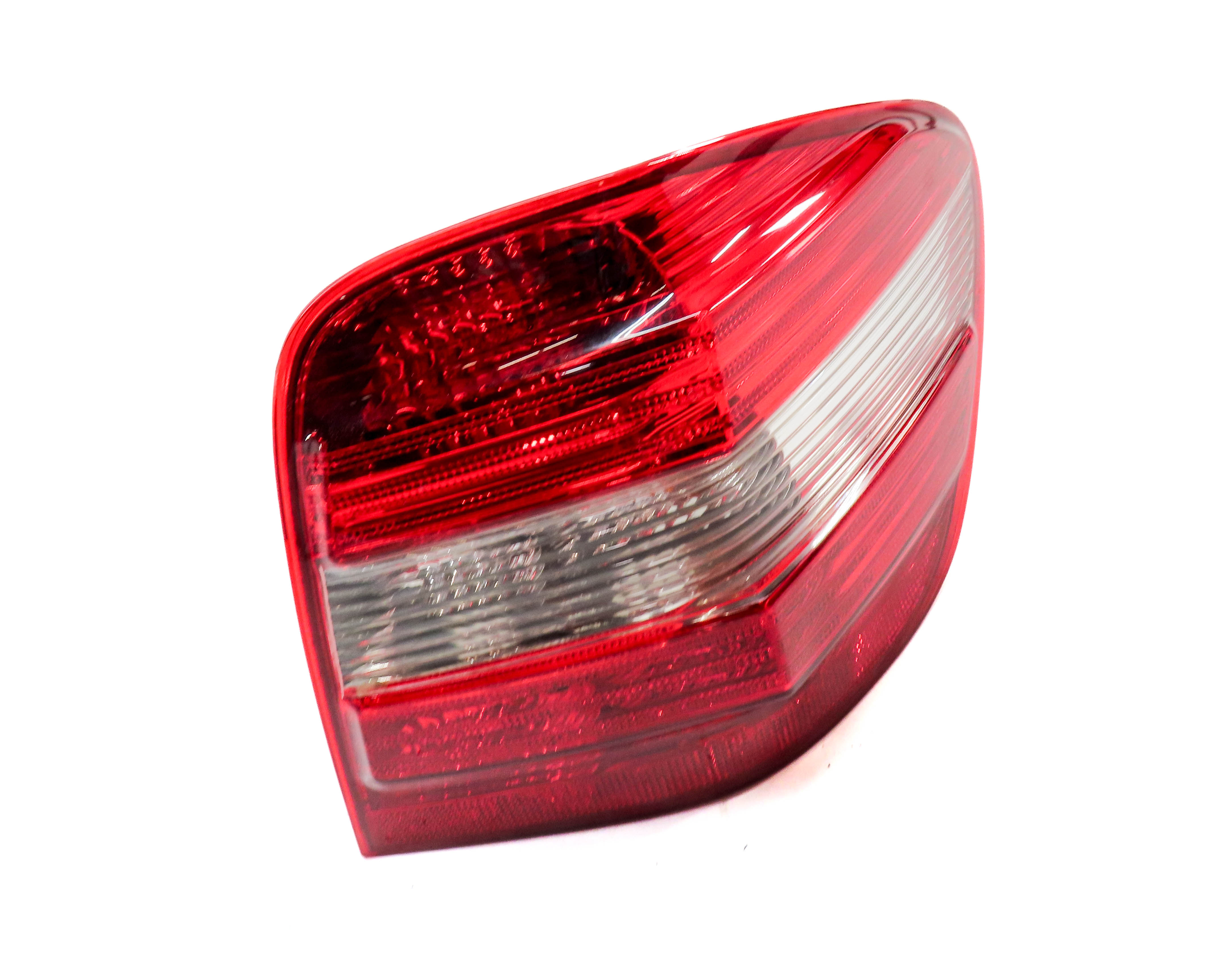 06-08 MERCEDES ML320 ML350 ML500 ML550 (W164) RIGHT TAILLIGHT BRAKE LIGHT LAMP — exact item pictured